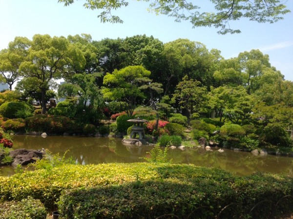 大阪城の敷地内にある庭園にて