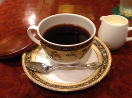 コーヒーおかわりです。 （ここではおかわりが無料だそうです！）